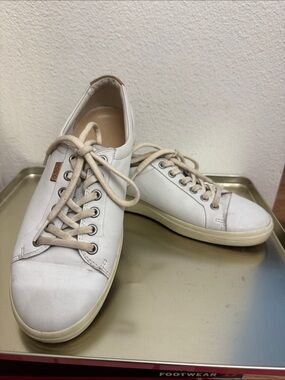 Ecco White Leather Sneakers with Laces size 8